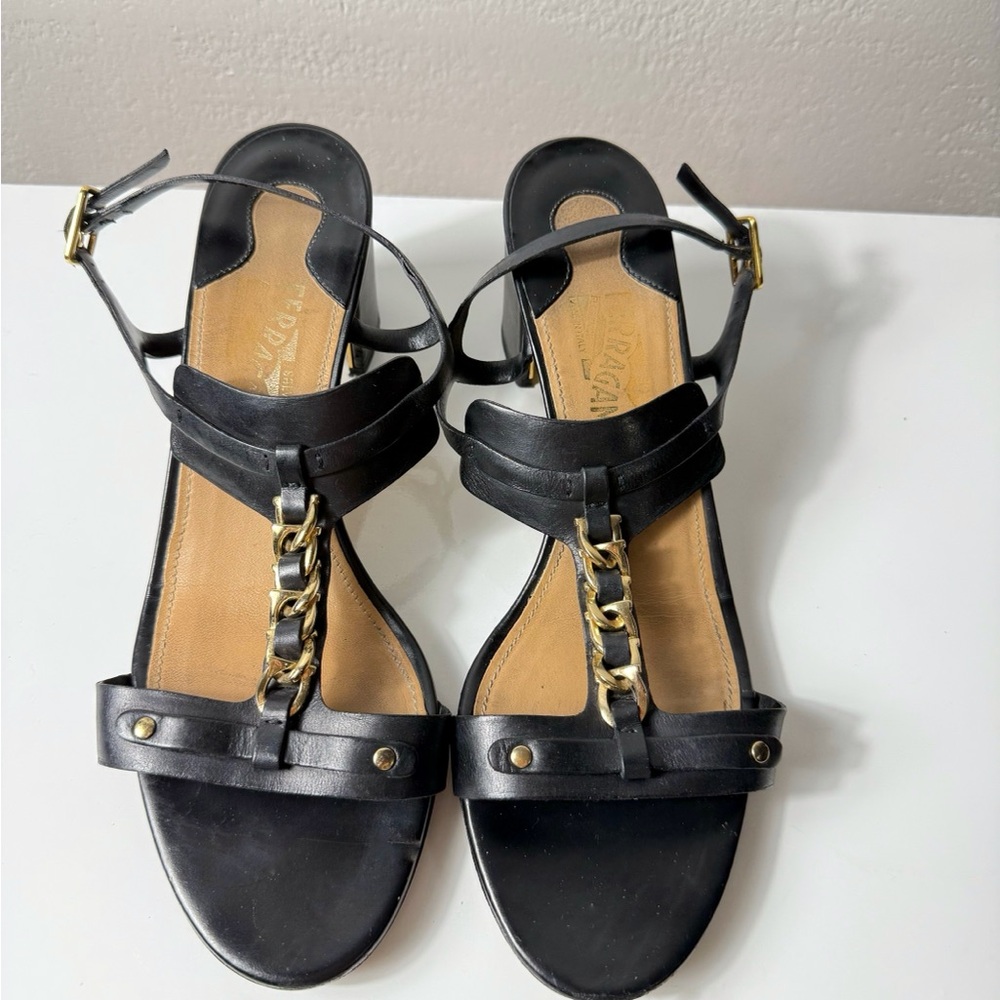 Salvatore Ferragamo
Leather sandal
10 IT
Black, Leather